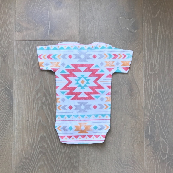 NEW Laughing Giraffe Printed Bodysuit - Picture 7 of 8